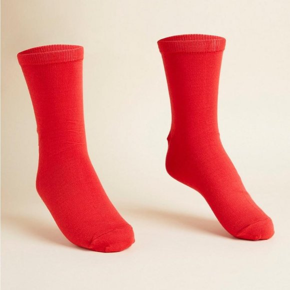 ❤️NWT VINTAGE TORRID 2 PACK CREW SOCKS - BONES SKULL SANTA HAT PRINT - Picture 9 of 11